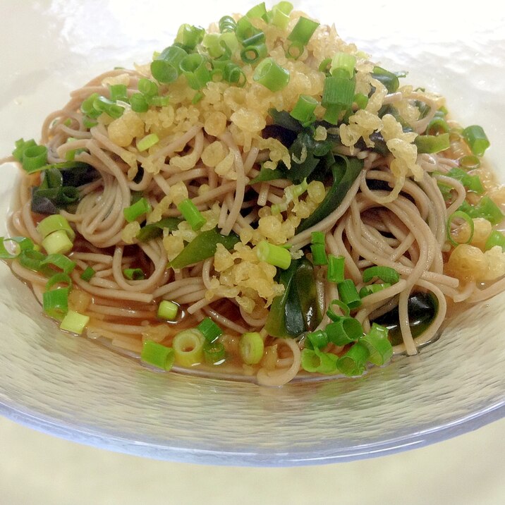 ズボラさんの簡単ランチ♪わかめと天かすの冷蕎麦